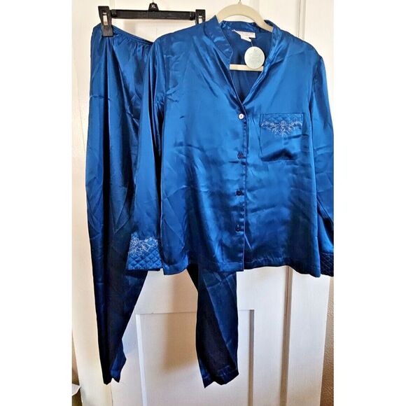 Morgan Taylor Intimates woman Sz M silky satiny blue embroidery 2pcs set of pjs - Picture 1 of 13